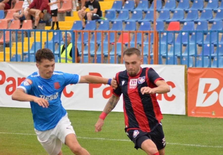 Orădenii au condus 75 de minute, dar Reșița a înscris trei goluri în ultimul sfert de oră / Sursă foto: Facebook@ FC Bihor Cupa cu de toate » 5 detalii inedite de la primele meciuri din play-off: Miriuță l-a bătut prin bălți pe Costin Lazăr, „doppietta” Bogdan Rusu, recordul lui Dorin Goga + Cine e jucătorul care a uimit pe „Ilie Oană”