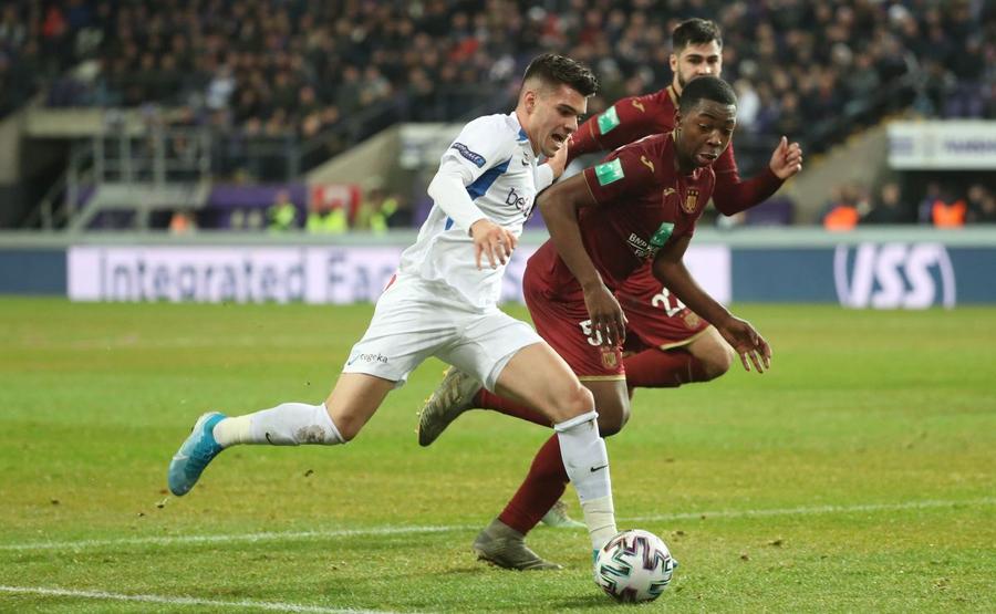 Ianis Hagi a avut 3 goluri și 4 assisturi în cele 719 minute adunate din 19 prezențe la Genk (aici într-un meci cu Anderecht din decembrie 2019) / Foto: Imago Are dreptate „Regele”? » Realitatea cruntă a lui Ianis Hagi la Rangers: locul RUȘINOS în topul valorii și comparația cu colegii în albastru
