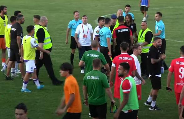 Scandal-monstru în Cupă, la Poli Timișoara - CS Dinamo » Alexa a intrat pe teren, „a sărit” la toată lumea! Bratu și-a împins propriii jucători: „Hai! Vin ăștia după noi!”