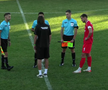 Scandal-monstru în Cupă, la Poli Timișoara - CS Dinamo » Alexa a intrat pe teren, „a sărit” la toată lumea! Bratu și-a împins propriii jucători: „Hai! Vin ăștia după noi!”