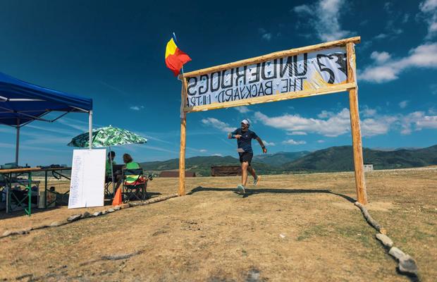 O buclă de 6,8 kilometri care se repetă la nesfârșit – conceptul unui ultramaraton organizat în Dâmbovița la finalul acestei săptămâni