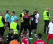 Scandal-monstru în Cupă, la Poli Timișoara - CS Dinamo » Alexa a intrat pe teren, „a sărit” la toată lumea! Bratu și-a împins propriii jucători: „Hai! Vin ăștia după noi!”