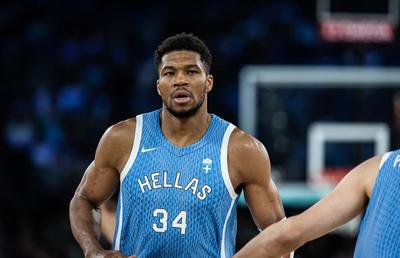 Întrebat cum plănuiește să îl oprească pe Giannis Antetokounmpo, antrenorul Italiei a avut o replică amuzantă: „Un lunetist”