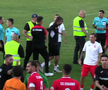Scandal-monstru în Cupă, la Poli Timișoara - CS Dinamo » Alexa a intrat pe teren, „a sărit” la toată lumea! Bratu și-a împins propriii jucători: „Hai! Vin ăștia după noi!”