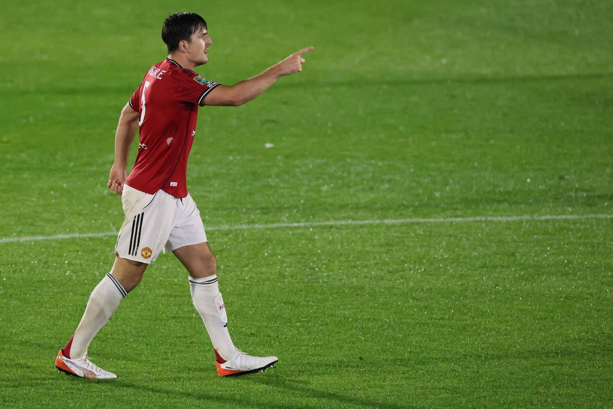 Surpriza anului în fotbalul „mare”, imagini EPICE la final! Fanii lui Grimsby au uitat de orice regulă după victoria cu Manchester United din Cupa Ligii