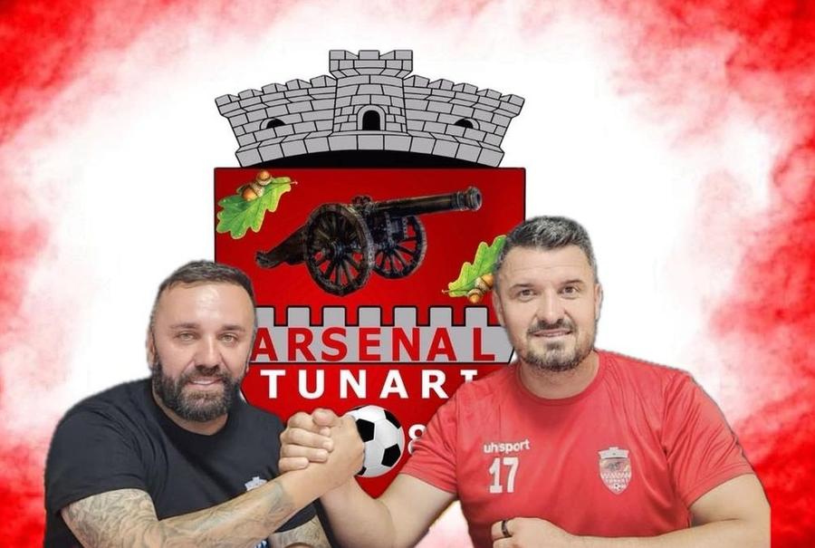 Constantin Budescu a fost prezentat de Tunari // foto: Facebook Tunari În sfârșit! Constantin Budescu a ales și a semnat cu noua echipă