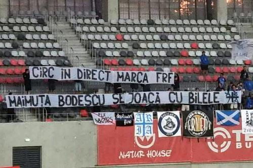 Mesaj jignitor afișat de suporterii Farului