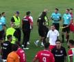 Scandal-monstru în Cupă, la Poli Timișoara - CS Dinamo » Alexa a intrat pe teren, „a sărit” la toată lumea! Bratu și-a împins propriii jucători: „Hai! Vin ăștia după noi!”