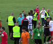 Scandal-monstru în Cupă, la Poli Timișoara - CS Dinamo » Alexa a intrat pe teren, „a sărit” la toată lumea! Bratu și-a împins propriii jucători: „Hai! Vin ăștia după noi!”