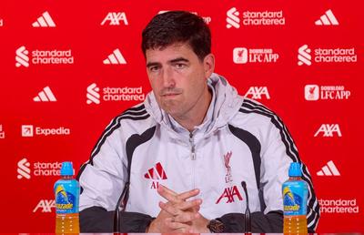Iraola îl așteaptă pe Barcola la Liverpool, însă poate pierde alt titular: „Nu pot garanta nimic”