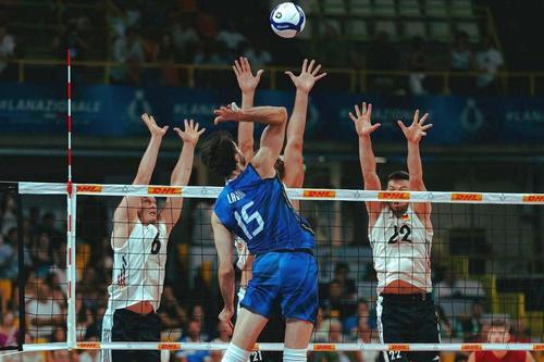Primul set al amicalului dintre Germania și Italia s-a încheiat cu 66-64 pentru nemți. Foto: Instagram (federazioneitalianapallavolo)