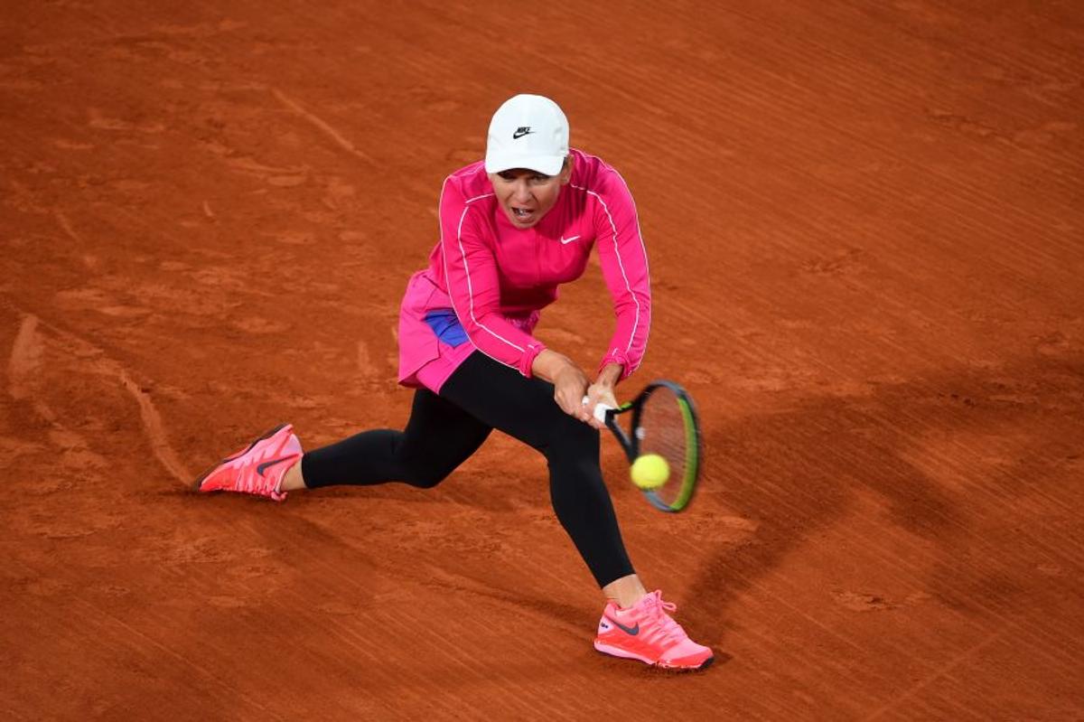 FOTO Frigul din Paris a speriat-o pe Simona Halep! Cum s-a afișat jucătoarea de tenis la primul meci de la Roland Garros