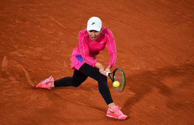 FOTO Frigul din Paris a speriat-o pe Simona Halep! Cum s-a afișat jucătoarea de tenis la primul meci de la Roland Garros
