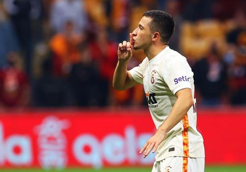 Ridvan Dilmen, fost mare fotbalist al lui Fenerbahce și al naționalei Turciei, crede că e doar începutul unei cariere strălucitoare.