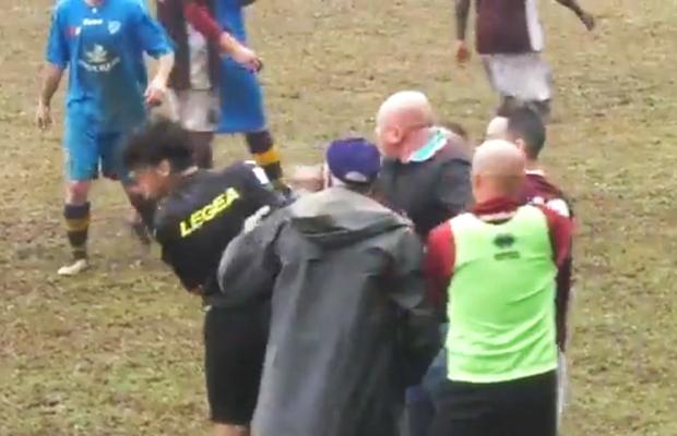 A lovit un arbitru, apoi și-a anunțat demisia: „Am revăzut imaginile, parcă nu mai eram eu. Mi-e jenă!”