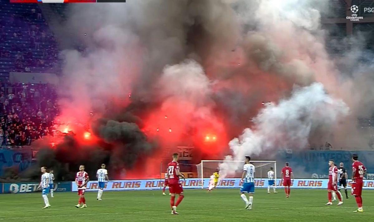 Fanii olteni s-au dat în spectacol în debutul disputei cu Dinamo! Ce s-a întâmplat în tribunele arenei „Ion Oblemenco”