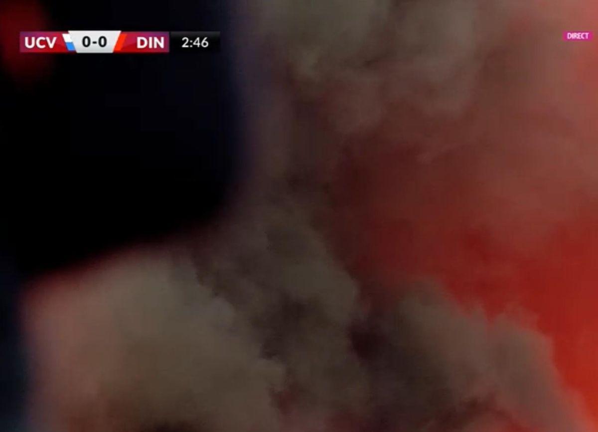 Fanii olteni s-au dat în spectacol în debutul disputei cu Dinamo! Ce s-a întâmplat în tribunele arenei „Ion Oblemenco”