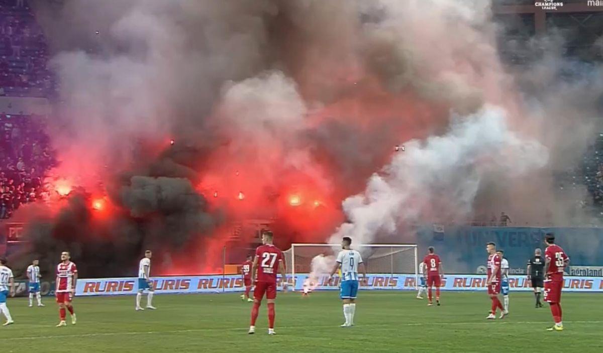 Fanii olteni s-au dat în spectacol în debutul disputei cu Dinamo! Ce s-a întâmplat în tribunele arenei „Ion Oblemenco”