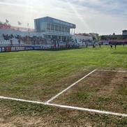 Gazonul de la Tunari s-a prezentat în condiții deplorabile / foto: Andrei Petrescu (Gazeta Sporturilor)