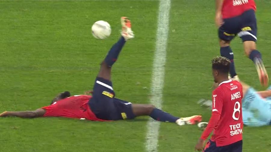 Umtiti a ajuns de urgență la spital! Fundașul lui Lille a leșinat pe teren, dar și la vestiare