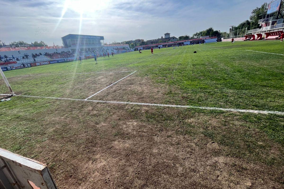 CS Tunari - CSU Craiova - imagini de la meci + gazonul arată HORROR!