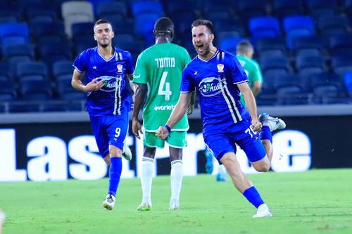 Adrian Păun exultă după golul marcat // Foto: Facebook Bnei Sakhnin