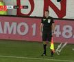 Scaun aruncat spre asistent la Dinamo - Botoșani