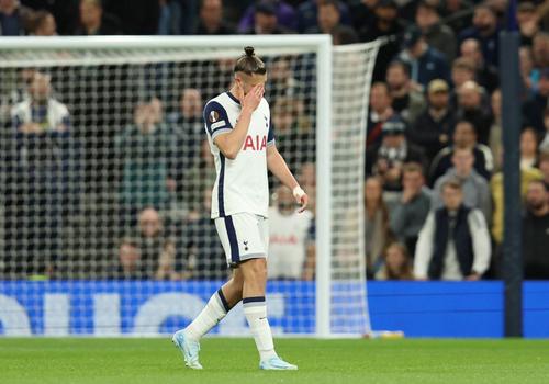 Radu Drăgușin a ieșit dărâmat psihic după cartonașul roșu primit după doar 7 minute din Tottenham - Qarabag 3-0 / Foto: Imago
