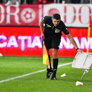 Scaun aruncat spre asistent în Dinamo - Botoșani // foto: Cristi Preda (GSP)