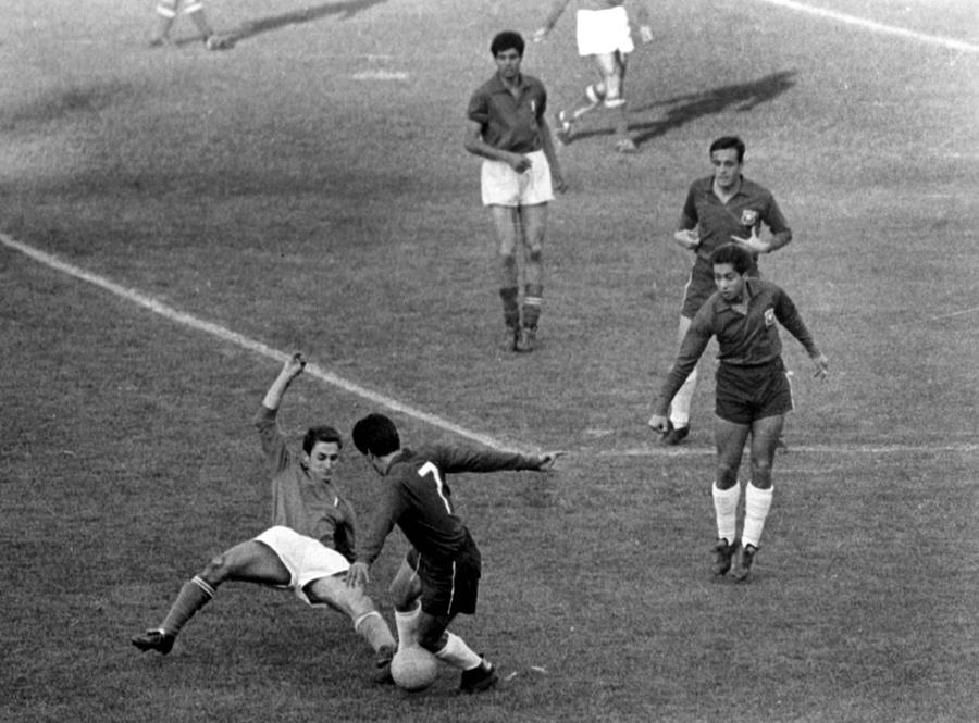 Chile - Italia 2-0 / Foto: Imago Images „Bătălia de la Santiago”, cea mai sângeroasă partidă din istoria fotbalului: Poliția a trebuit să intervină pe teren de 4 ori!