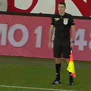Scaun aruncat spre asistent la Dinamo - Botoșani