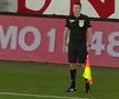 Scaun aruncat spre asistent la Dinamo - Botoșani