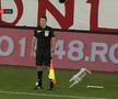 Scaun aruncat spre asistent la Dinamo - Botoșani