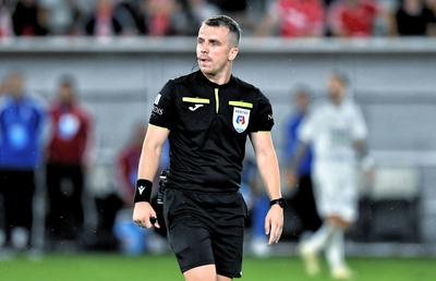 Jucătorul lui Dinamo l-a înjurat pe arbitru, apoi a reclamat la interviu: „M-a așteptat să mă elimine”