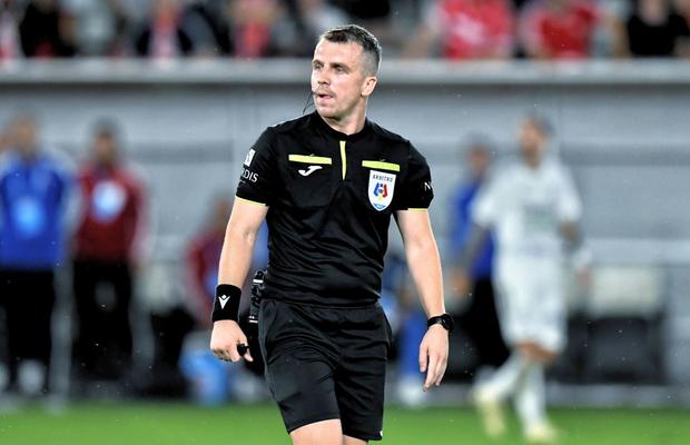 Jucătorul lui Dinamo l-a înjurat pe arbitru, apoi a reclamat la interviu: „M-a așteptat să mă elimine”