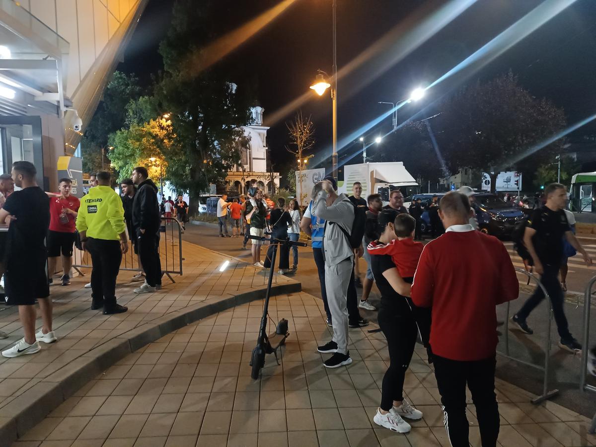 „Green” Dinamo: acționarul „câinilor” a venit la stadion cu propria trotinetă electrică
