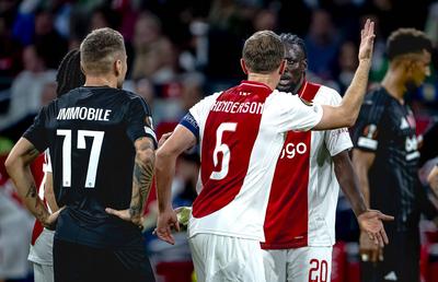 Moment șocant în Ajax - Beșiktaș » A vrut să-și bată un coleg pe teren! „Cine mă cunoaște poate spune că e ceva normal”