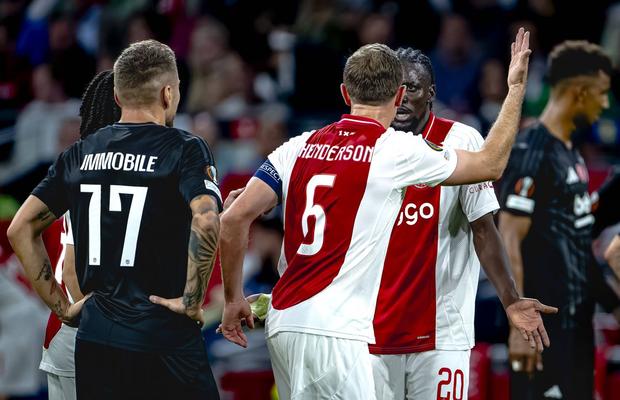 Moment șocant în Ajax - Beșiktaș » A vrut să-și bată un coleg pe teren! „Cine mă cunoaște poate spune că e ceva normal”