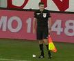 Scaun aruncat spre asistent la Dinamo - Botoșani