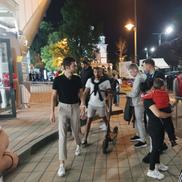 Dan Gătăianțu, acționarul și directorul financiar Red&White, a ajuns cu trotineta la stadion.