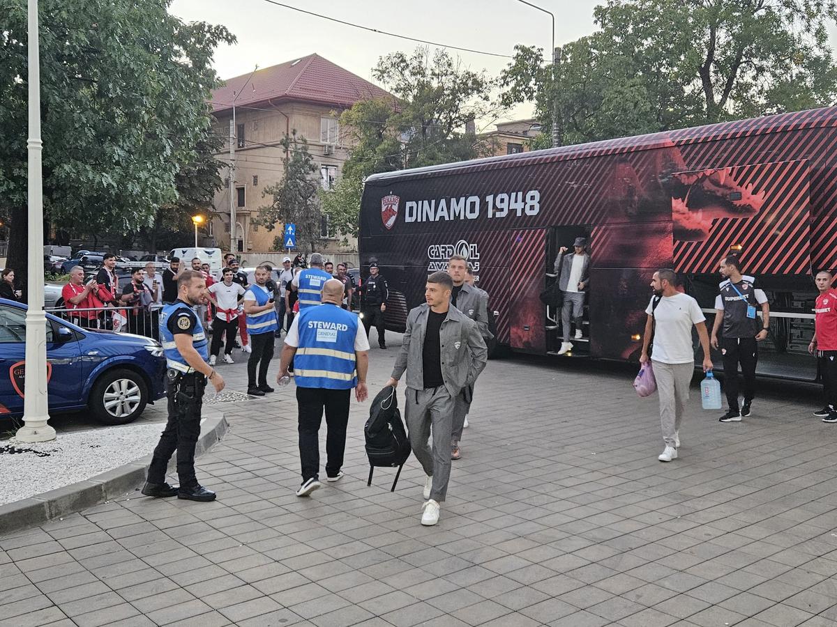 „Green” Dinamo: acționarul „câinilor” a venit la stadion cu propria trotinetă electrică