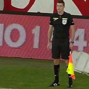Scaun aruncat spre asistent la Dinamo - Botoșani