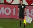 Scaun aruncat spre asistent la Dinamo - Botoșani