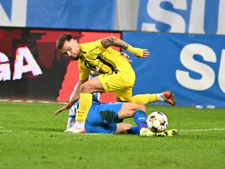 Danny Armstrong, jucând pentru Dinamo // foto: Sport Pictures Legenda Craiovei propune un fotbalist de la Dinamo la națională: „L-aș naturaliza, nu avem ca el”
