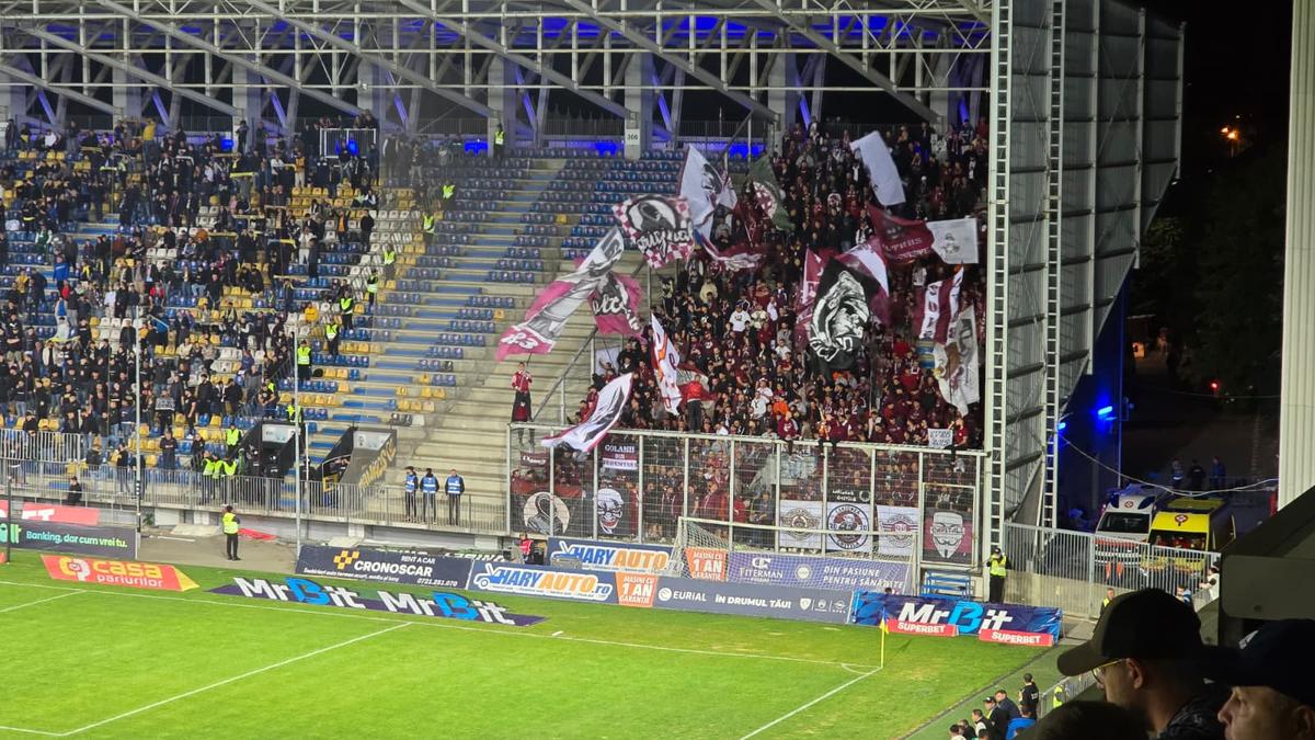 Scenografiile din startul partidei dintre Petrolul și Rapid