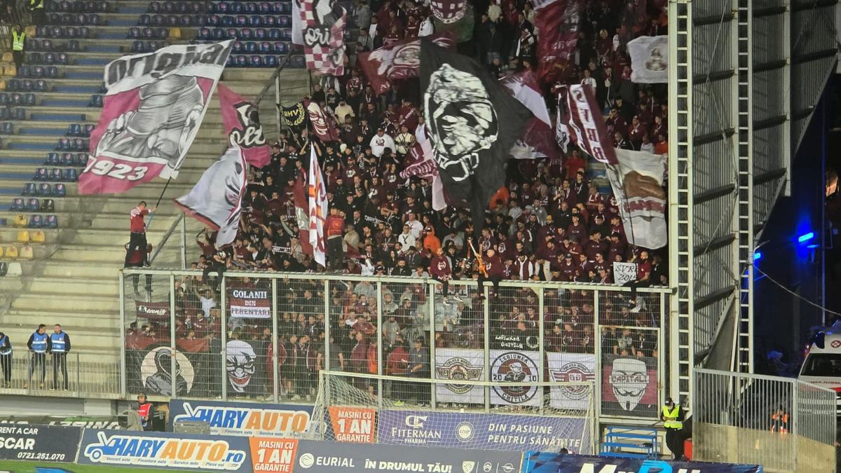 SHOW în startul partidei dintre Petrolul și Rapid » „Lupii”, coregrafie cu tentă rasistă + inspirație din „Războiul Stelelor”