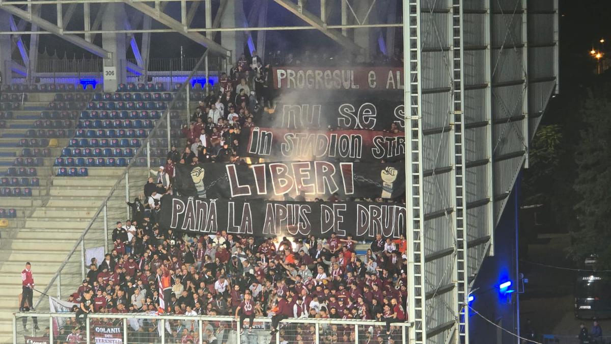 SHOW în startul partidei dintre Petrolul și Rapid » „Lupii”, coregrafie cu tentă rasistă + inspirație din „Războiul Stelelor”
