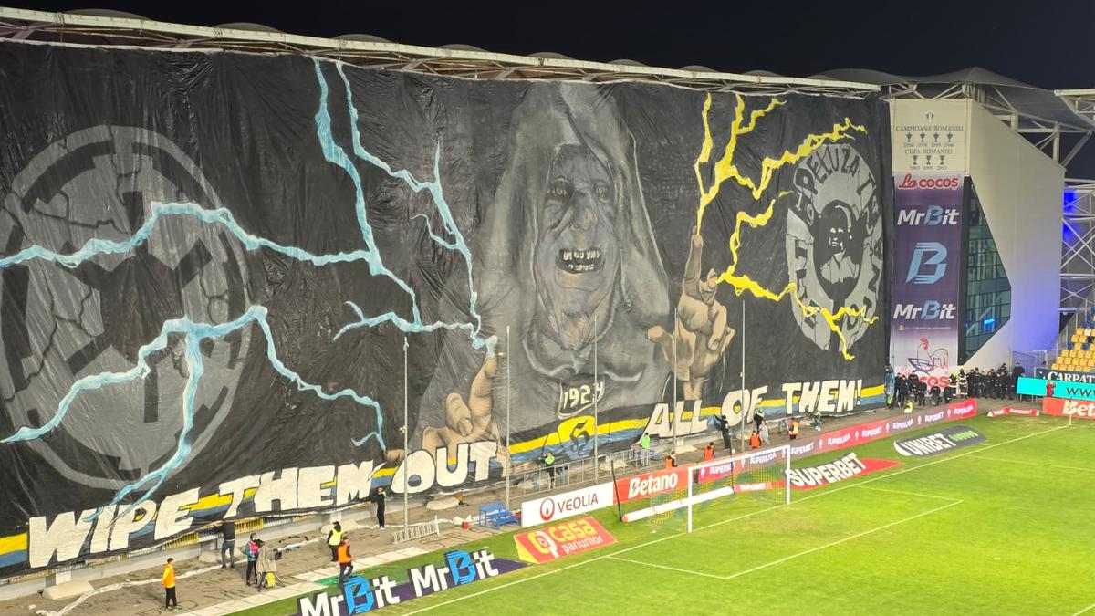 SHOW în startul partidei dintre Petrolul și Rapid » „Lupii”, coregrafie cu tentă rasistă + inspirație din „Războiul Stelelor”