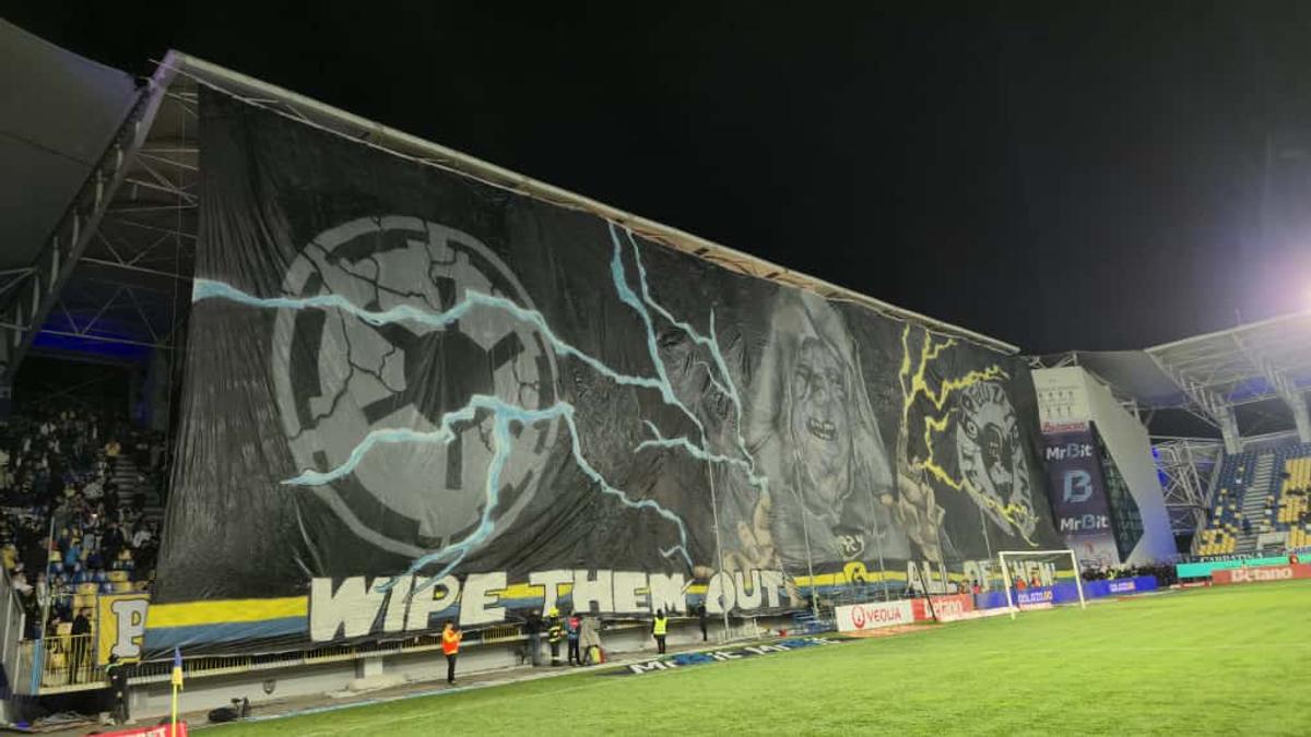 Scenografiile din startul partidei dintre Petrolul și Rapid