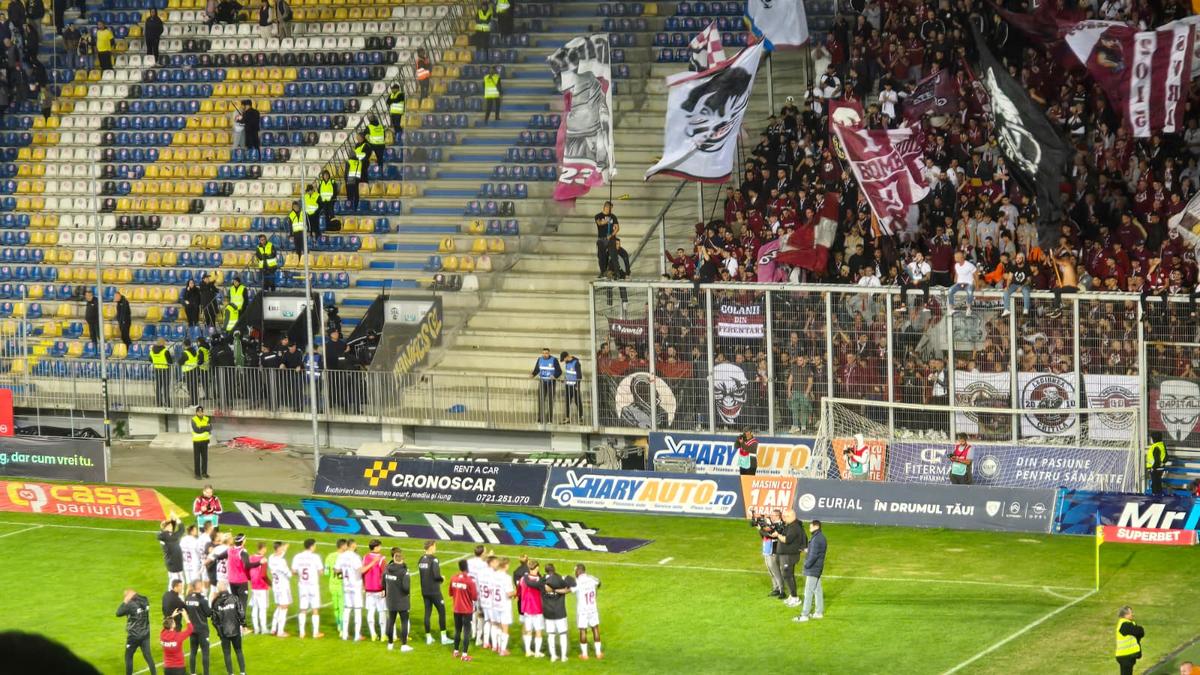 Alex Dobre, aclamat de galeria Rapidului, după victoria cu Petrolul